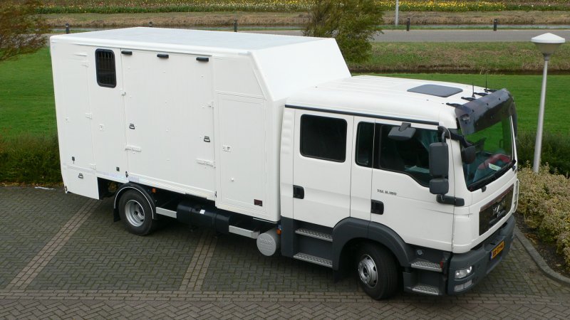 Nieuwe MAN truck voor paardenvervoer......