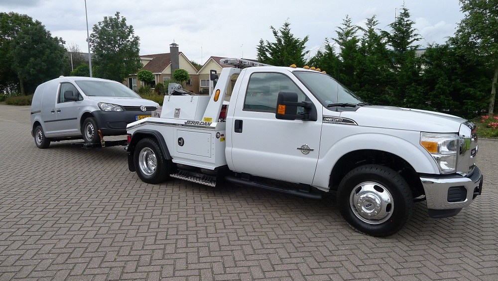 Nieuwe Ford afsleepwagen gereed voor gebruik.....
