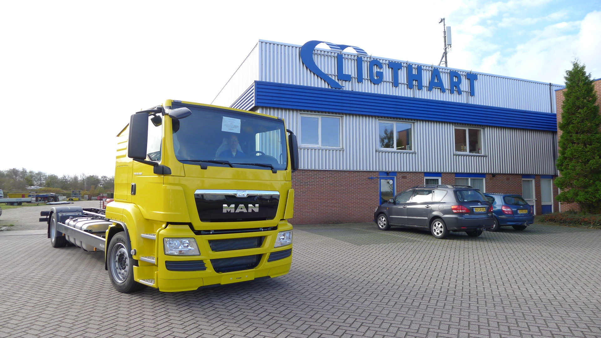 Nieuwe MAN trucks rollen binnen in Schagerbrug..........