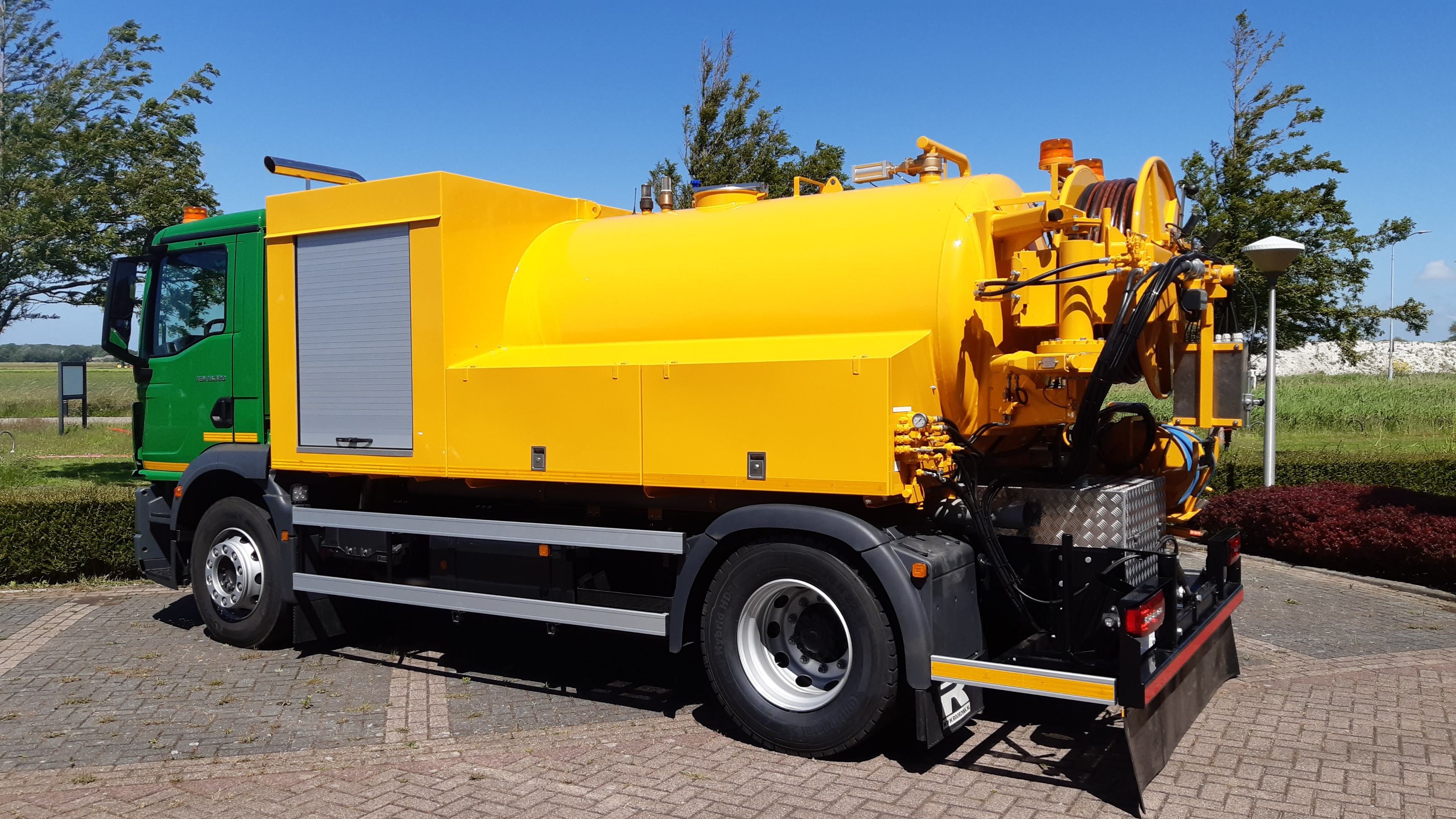 Hogedruk opbouw overgebouwd op nieuw truck chassis.