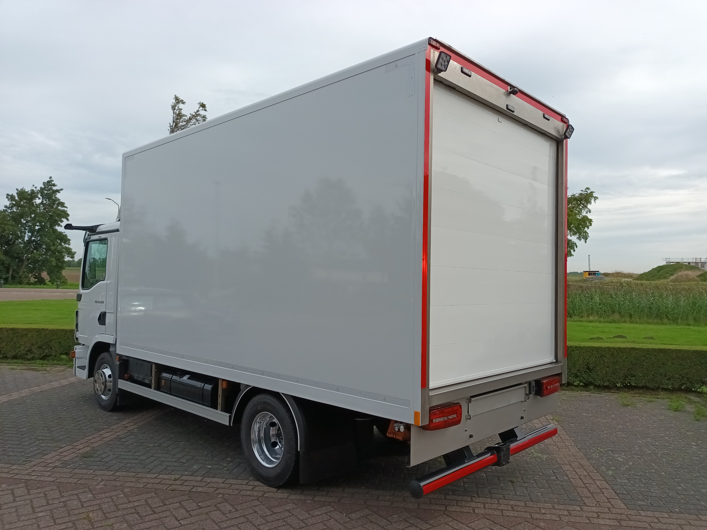 Gesloten opbouw overgebouwd op nieuw MAN chassis