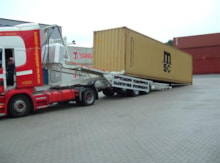 Zeecontainer trailer.